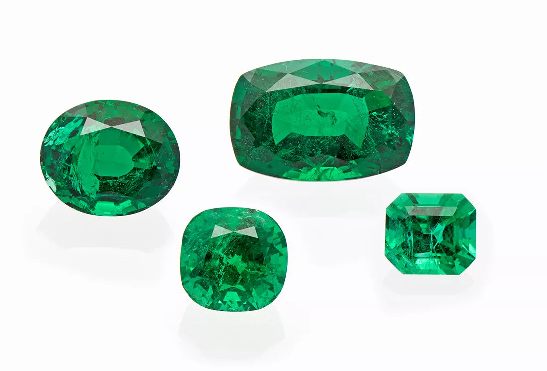 Emerald Rings: Nature's Marvels Blossom at Your Fingertips