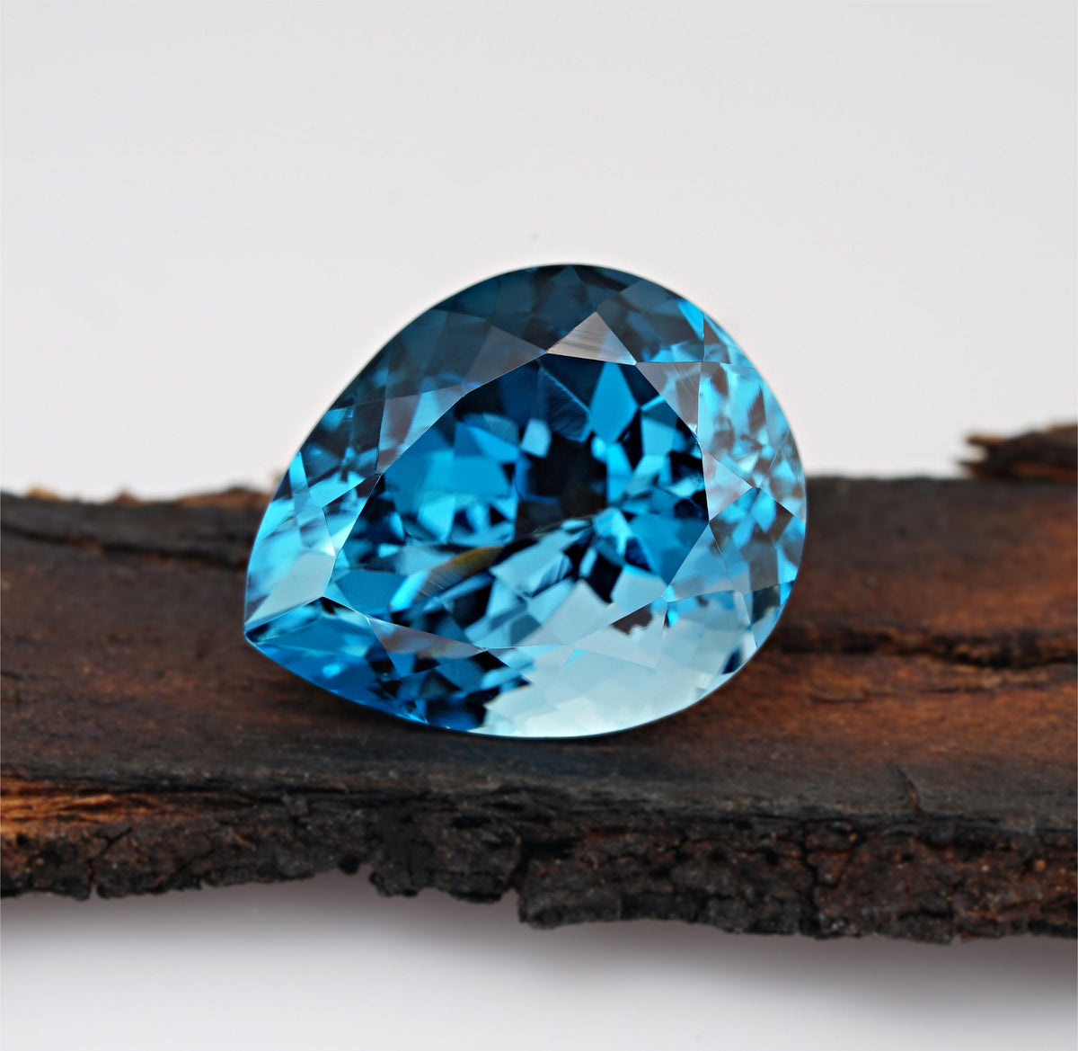 Uncovering the Beauty and Versatility of Topaz: A Look into the History, Symbolism, and Uses of the Precious Stone